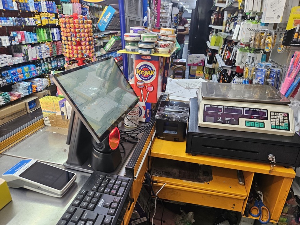 Salut system installed in a store 3